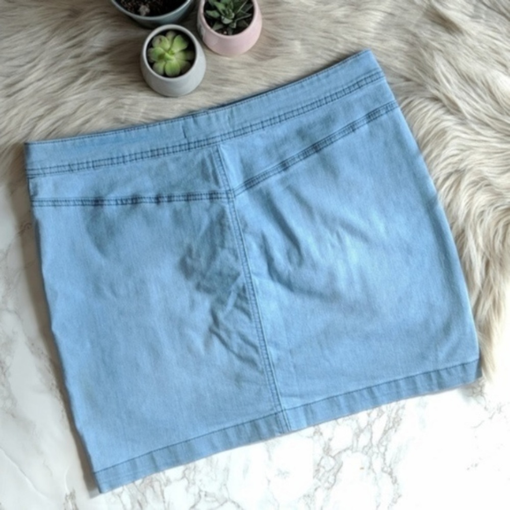 ROMEO & JULIET Embroidered Denim Skirt - Picture 5 of 8